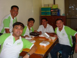 set-3-foto-eng-ubay__m7a2ddc3a UBAY TOURISM STAKEHOLDER TRAINING POOL include GO’s Boyett Boncales (foreground), PIA’s Rey Chiu, (standing) FCB/BTOs Roy Ometer, Lugod RentaCar driver and BTO’s Chito Vaño. (PIA)